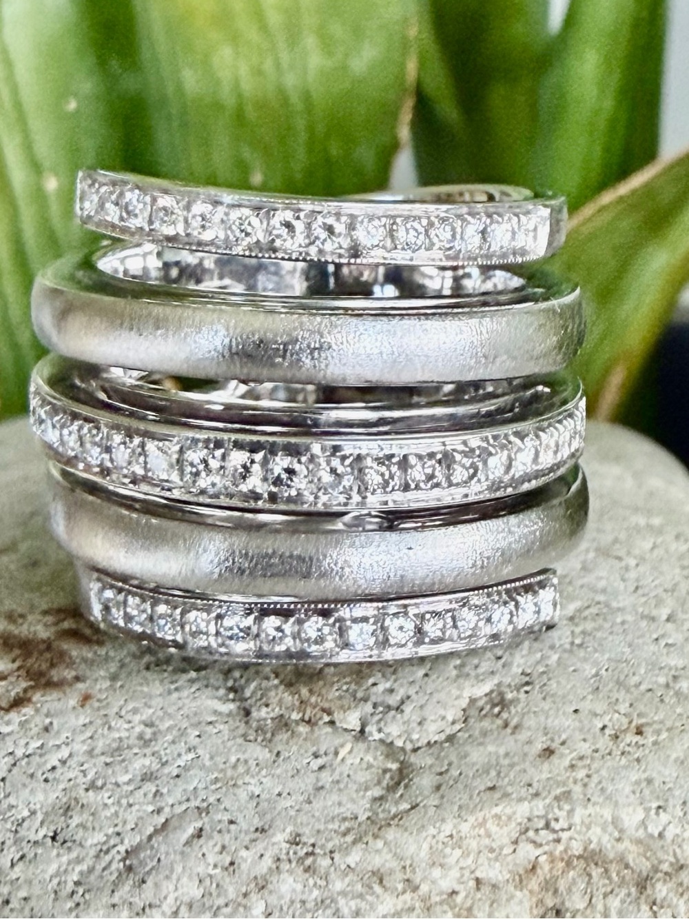 18k gold and diamond Stackable Ring